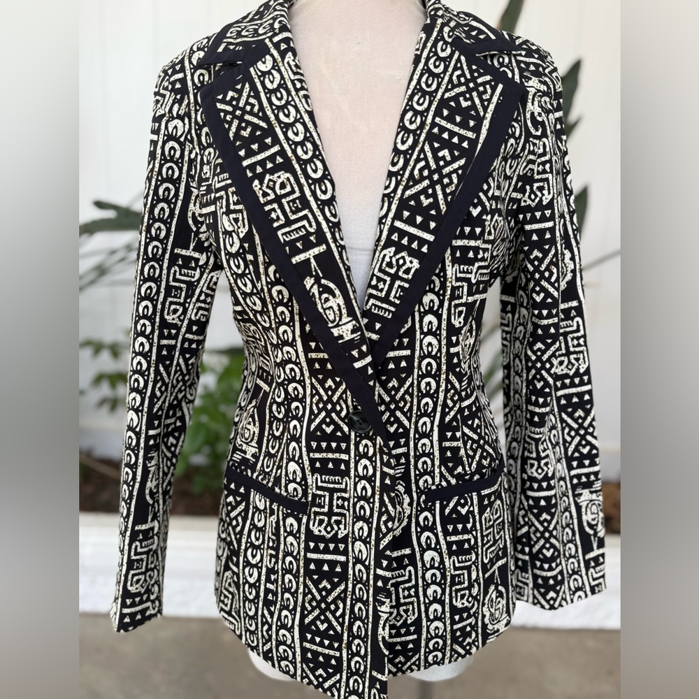 Black and White , and mustard Patterned tuxedo style Jacket elegant blazer - Picture 7 of 13